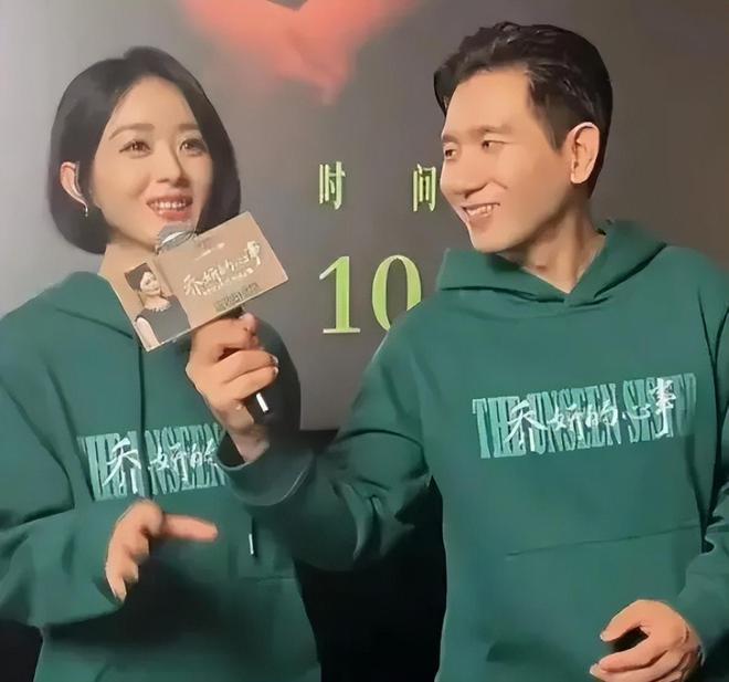 赵丽颖参加私人聚会，和男高层保持距离，与赵德胤相处状态不一样