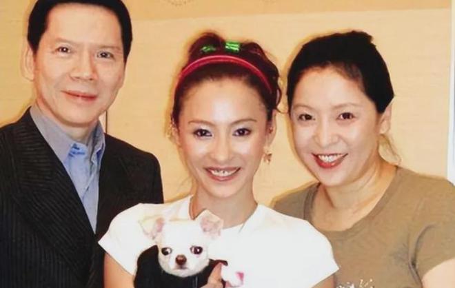 45岁张柏芝撞脸向太，分享和儿子相处日常，网友感慨她很会教孩子