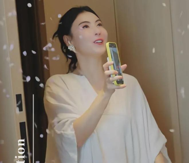 45岁张柏芝撞脸向太，分享和儿子相处日常，网友感慨她很会教孩子