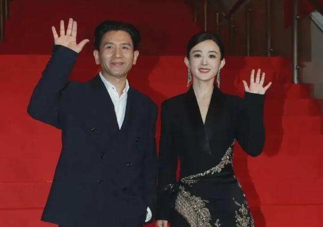 赵丽颖亮相国外电影节，合照背景显寒酸，被质疑又是男友给的资源
