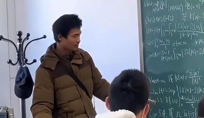 韦东奕账号粉丝突破1086万，评论区成为高考许愿池！