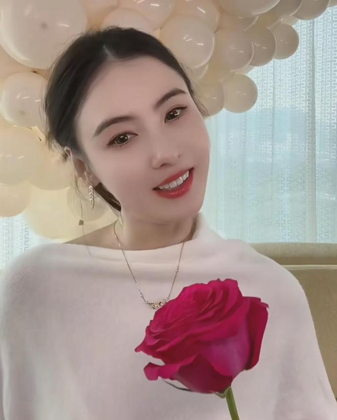 45岁张柏芝撞脸向太，分享和儿子相处日常，网友感慨她很会教孩子