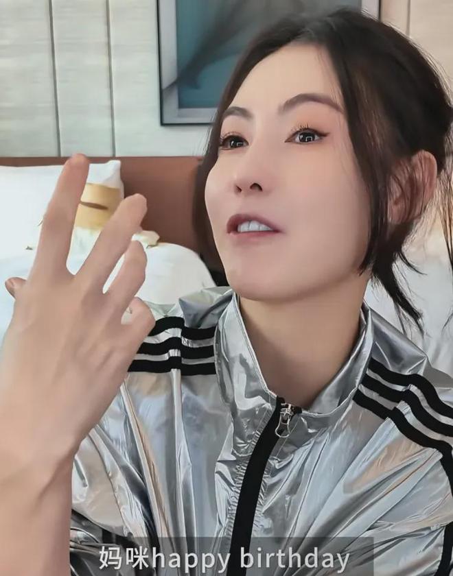 45岁张柏芝撞脸向太，分享和儿子相处日常，网友感慨她很会教孩子
