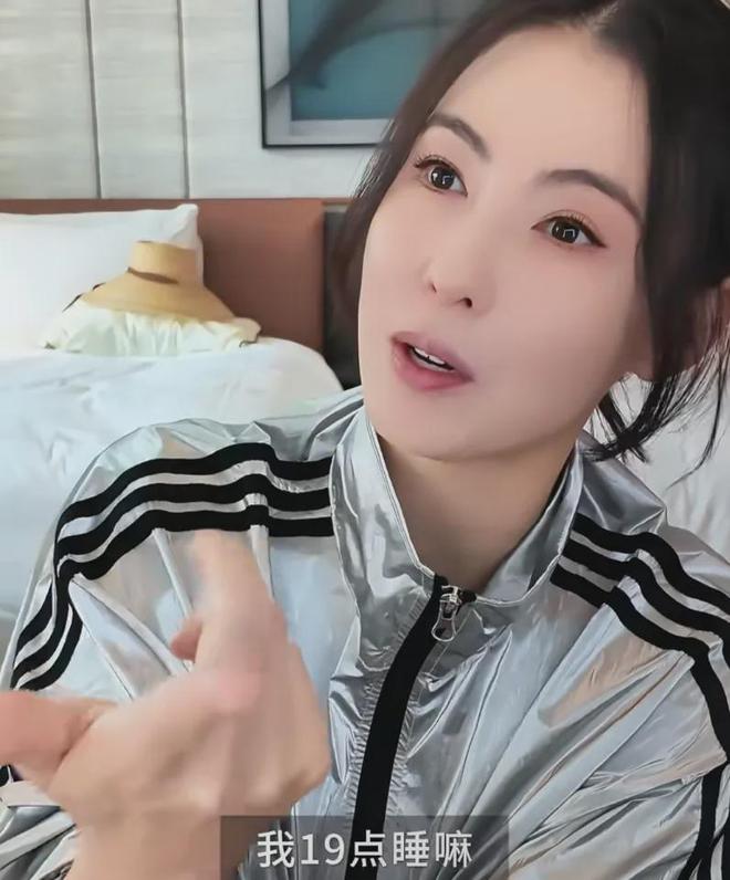 45岁张柏芝撞脸向太，分享和儿子相处日常，网友感慨她很会教孩子