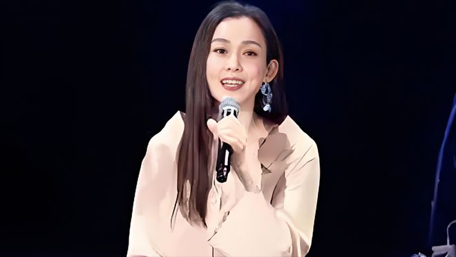 范玮琪翻车，唱功下滑还是紧张作祟？乐评人一语道破：她是唱片嗓