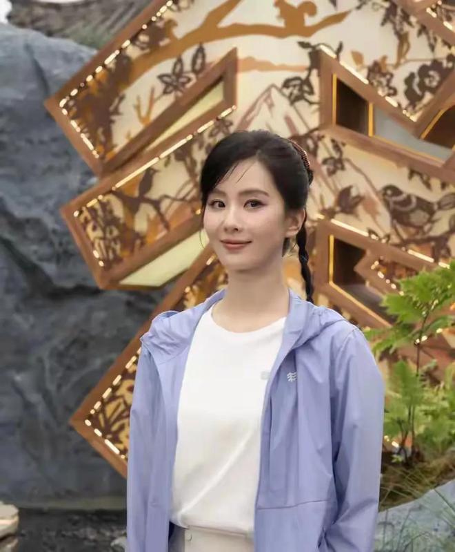 结婚十年，刘诗诗绑高马尾像18岁姑娘吴奇隆个矮屁股大矮壮矮壮