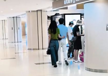 曝井柏然刘雯已领证！两人低调恋爱6年，最新搂腰画面甜蜜爆棚