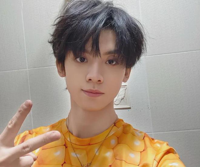 时代峰峻又惹争议！第三代男团疑全员放弃高考，粉丝喊话公司回应