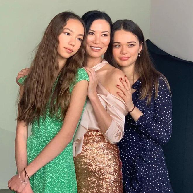 私荐||邓文迪、伊万卡、谷爱凌，非富即贵的闺蜜团车库里藏着哪些秘密？