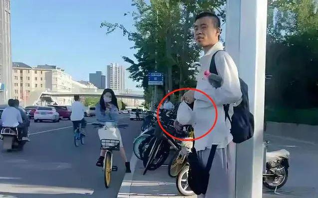 评论韦东奕“学海无牙苦嘬粥”的，是我见过最恶心的抖机灵