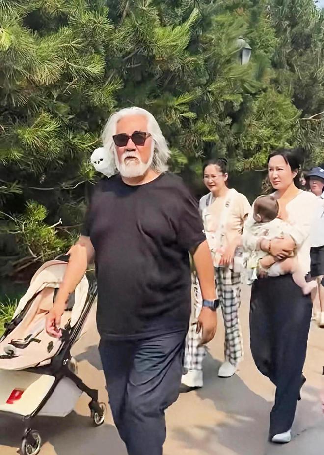又要上法院？一场“私生活”闹剧，戳穿了74岁张纪中的真实处境