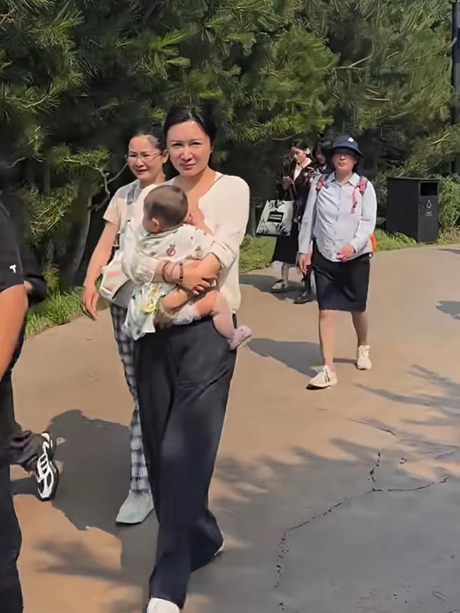 又要上法院？一场“私生活”闹剧，戳穿了74岁张纪中的真实处境
