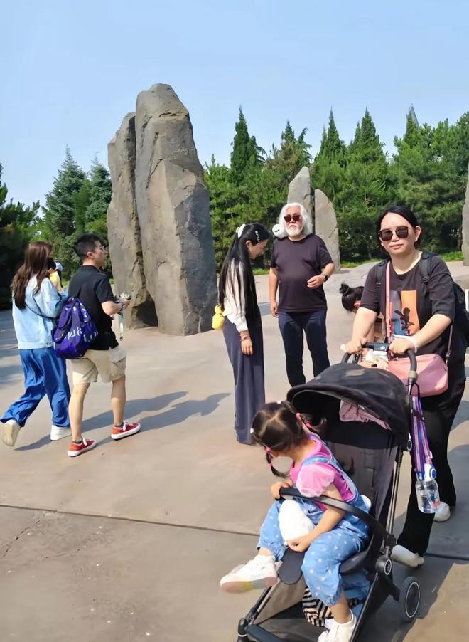 又要上法院？一场“私生活”闹剧，戳穿了74岁张纪中的真实处境
