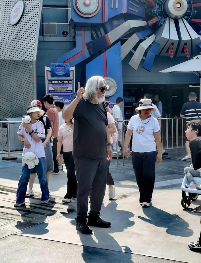 又要上法院？一场“私生活”闹剧，戳穿了74岁张纪中的真实处境