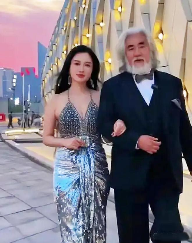 又要上法院？一场“私生活”闹剧，戳穿了74岁张纪中的真实处境