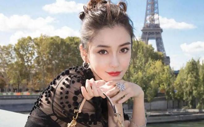 权志龙演唱会排面真大，高圆圆随音乐蹦迪，baby大方现身没包袱