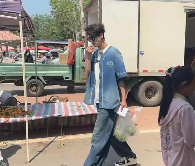 任达华回山东老家割麦子，被赞没架子，郭品超大衣哥也干过农活