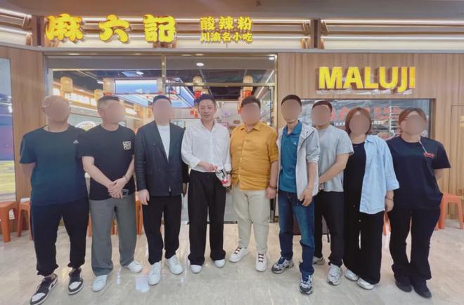 麻六记关店原因被扒，合同到期遭商场清退，汪小菲到处出差寻机会