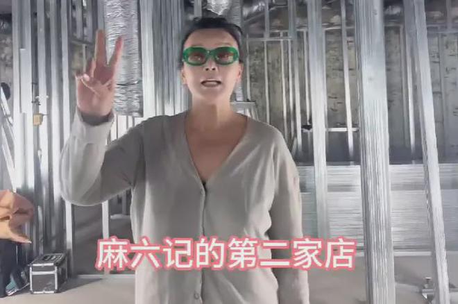 麻六记关店原因被扒，合同到期遭商场清退，汪小菲到处出差寻机会