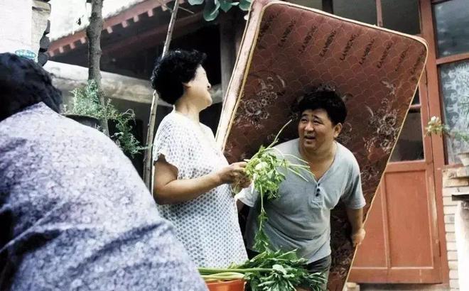 日薪八万还在哭穷，月薪三千的人笑了