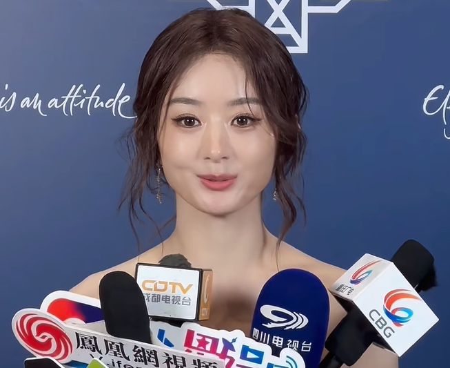 38岁赵丽颖发腮严重，从圆脸变成方脸，戴假发出席活动满脸疲倦