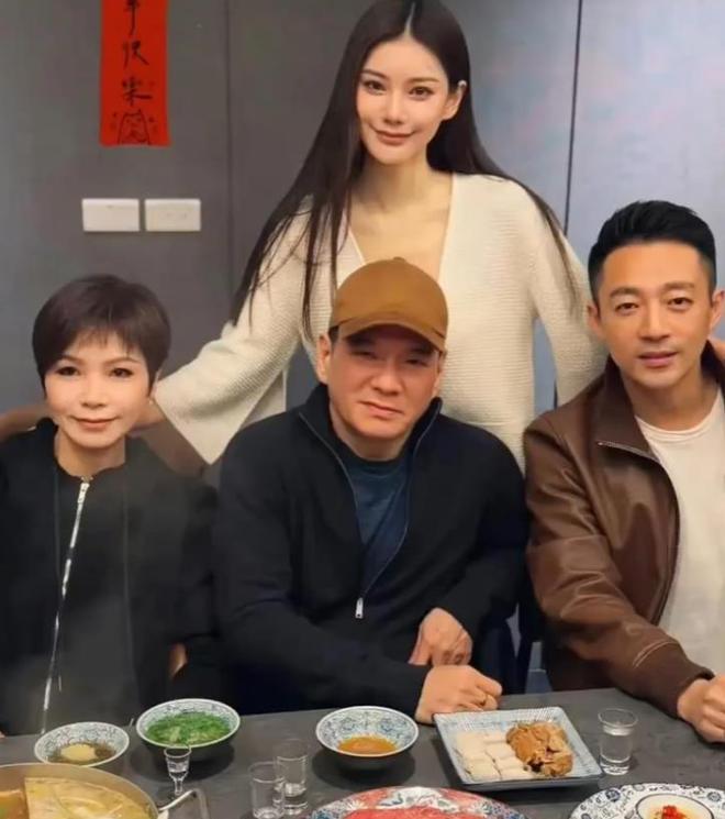 马筱梅妈妈给玥儿煲鸡汤，照料她生活起居，玥儿逐渐脱离大S家人