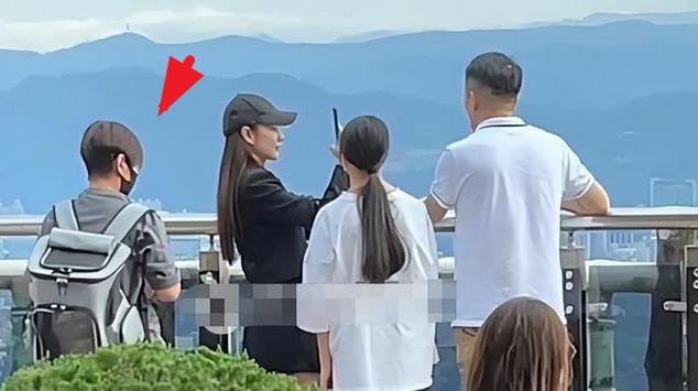 马筱梅妈妈给玥儿煲鸡汤，照料她生活起居，玥儿逐渐脱离大S家人