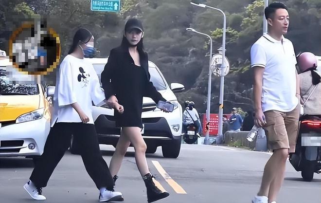 马筱梅妈妈给玥儿煲鸡汤，照料她生活起居，玥儿逐渐脱离大S家人
