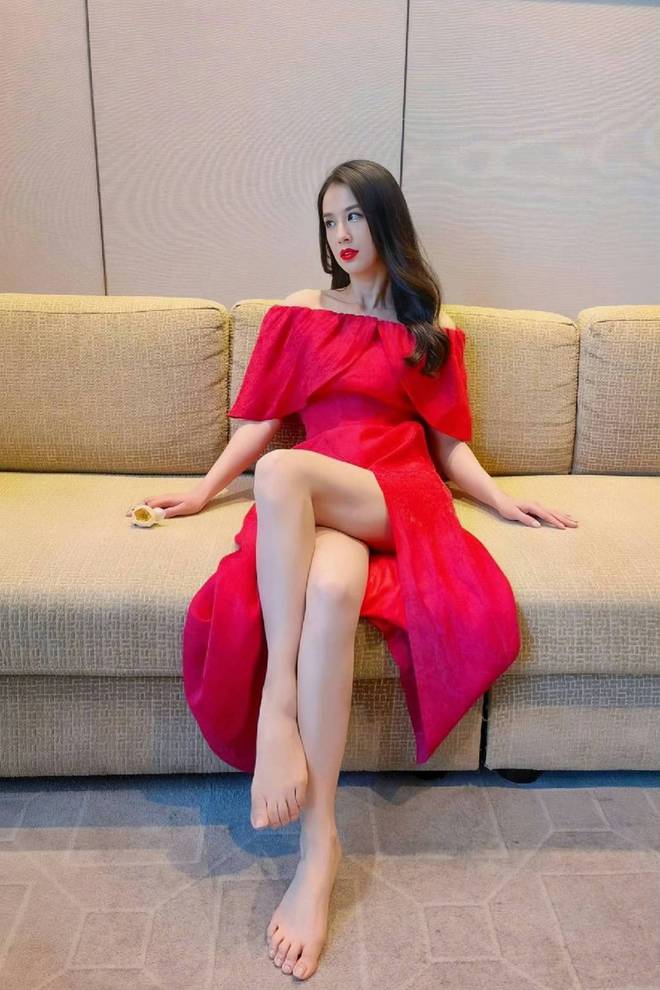 黄圣依不接受婚前同居，暗示女生会吃亏，透着知识分子家庭的骄傲