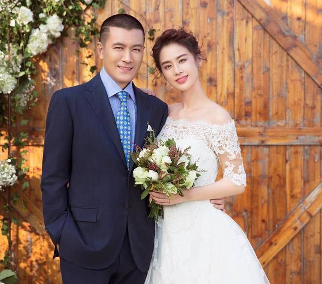 黄圣依不接受婚前同居，暗示女生会吃亏，透着知识分子家庭的骄傲