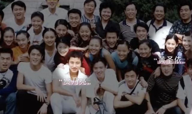 黄圣依自曝初恋是贾乃亮！20年前北电校园恋情曝光