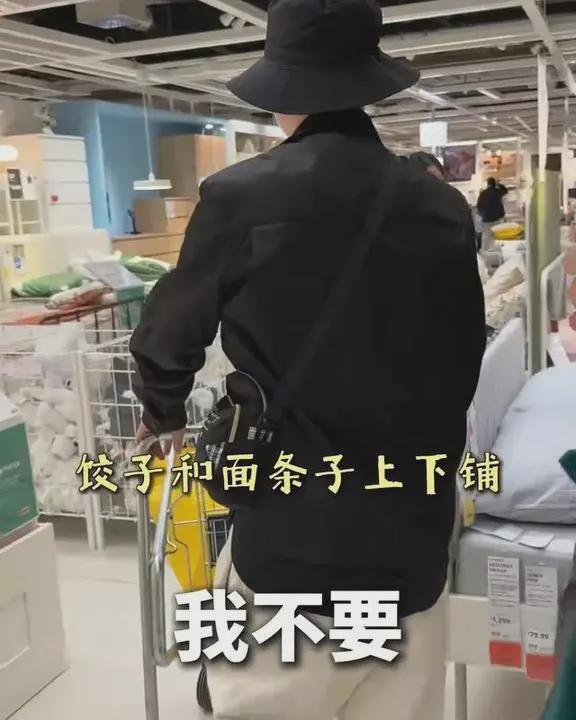 37岁包文婧封肚言论惹争议，物化女性追二胎男宝，生产时还过敏