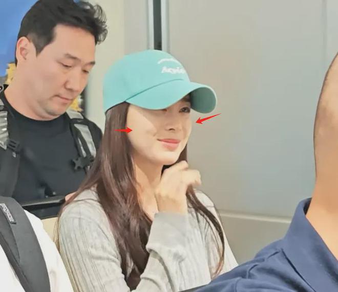 45岁金泰希为医美代言，脸油到反光，曾经的“自然美女”不复存在
