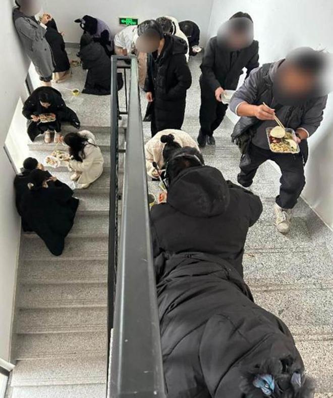 横店20万群演现状：美女泛滥，懒汉遍地，降薪后他们该何去何从？