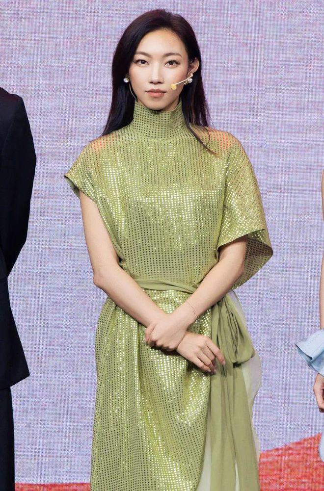 鲸鱼劈腿小花嗲精？那尔那茜特权上位？邓紫棋被坑钱？王晓晨俞灏明闹掰？姨太问答