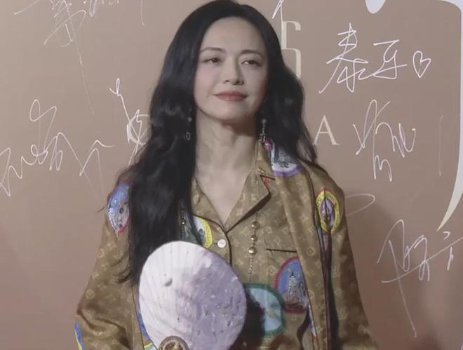 COSMO红毯高清生图：刘诗诗法令纹遮盖不了，姚晨面色憔悴疲惫
