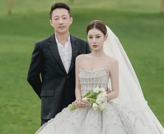 马筱梅婚后开启带货模式，谈艳照风波瞬间哽咽，获得婆婆张兰爱护