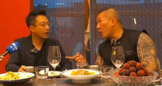 汪小菲宴请网红馆长吃饭，正能量输出获称赞，在线人数40万
