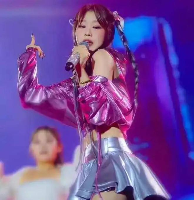 小沈阳女儿签约公司曝光，婉拒大公司选择小作坊，她的选择很聪明