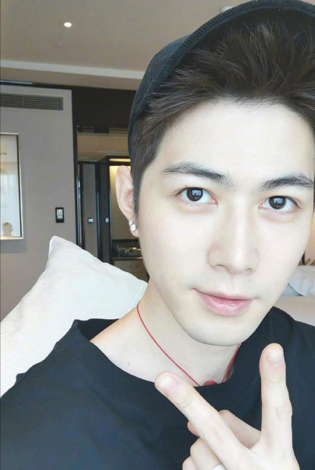 传陈学冬退圈去美国，本人清空微博，粉丝很揪心坐等男神回应