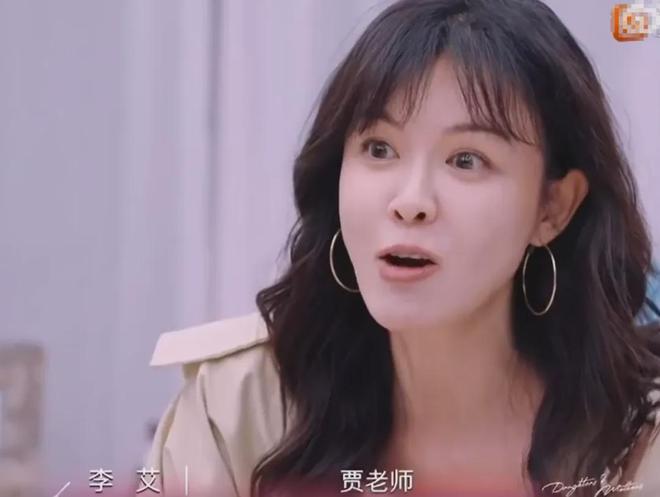 黄圣依贾乃亮旧情复燃？网友曝白月光式明星复合，两人细节对上了