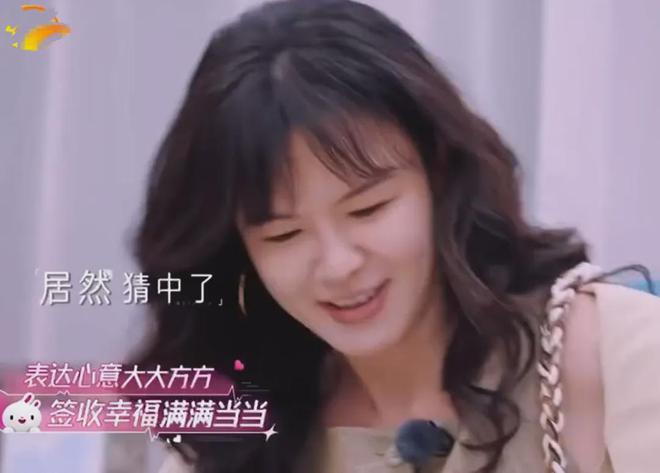 黄圣依贾乃亮旧情复燃？网友曝白月光式明星复合，两人细节对上了