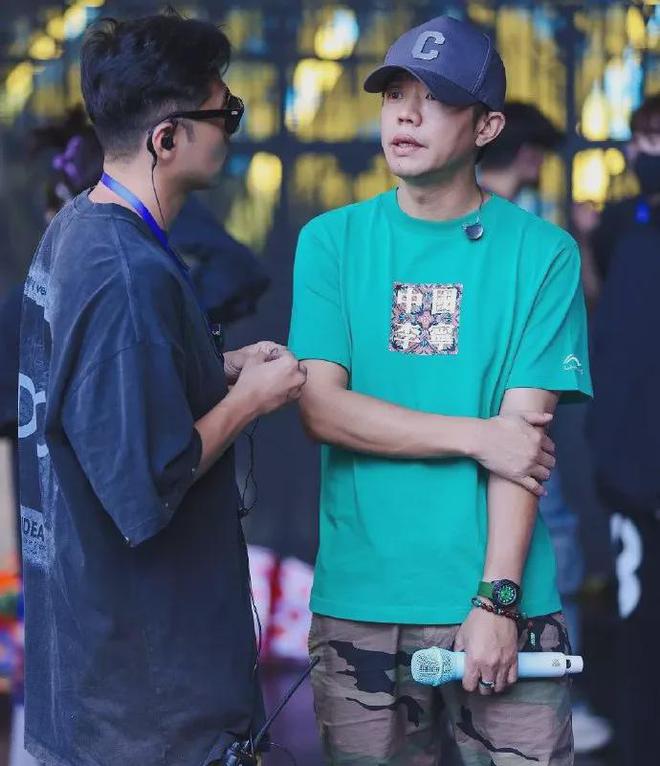 女歌手ALin卷入手表风波！穿过曾毅同款图案服装，立场也被质疑