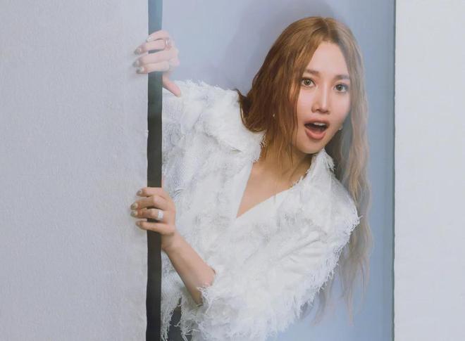 女歌手ALin卷入手表风波！穿过曾毅同款图案服装，立场也被质疑