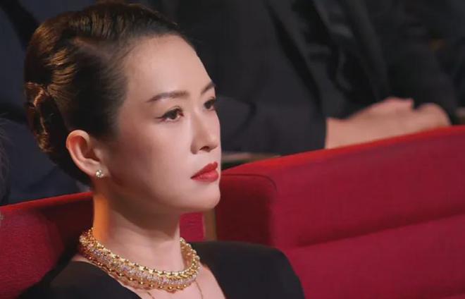电影之夜台下直拍：邓超黄晓明同坐无交流，佟丽娅忙着玩手机