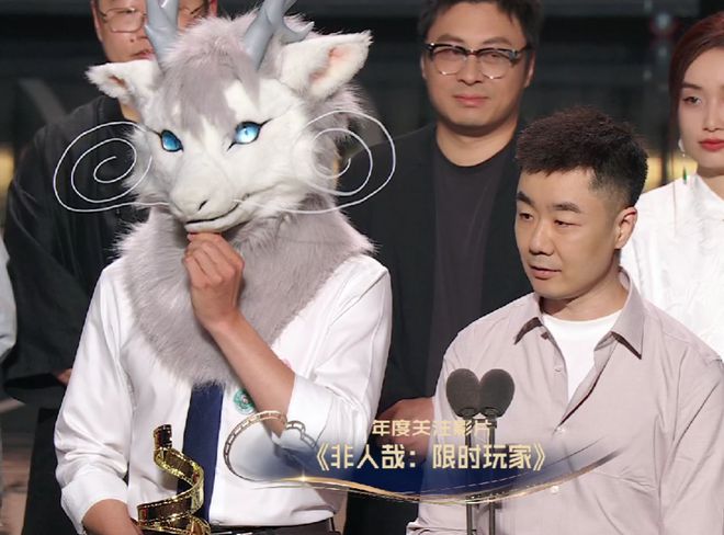 电影之夜台下直拍：邓超黄晓明同坐无交流，佟丽娅忙着玩手机