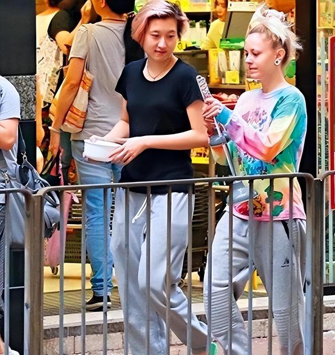 小龙女吴卓林8年不回家，吴绮莉在六一儿童节被群嘲令人心疼