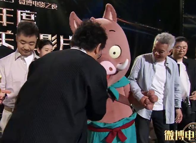明星电影之夜细节好真实：李庚希发言空洞，马伯骞挂脸，贾冰真诚