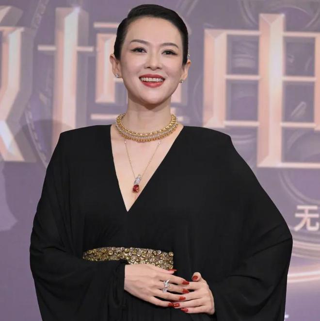 电影之夜红毯生图来了！章子怡一脸富态，钟楚曦太瘦，金晨又变样