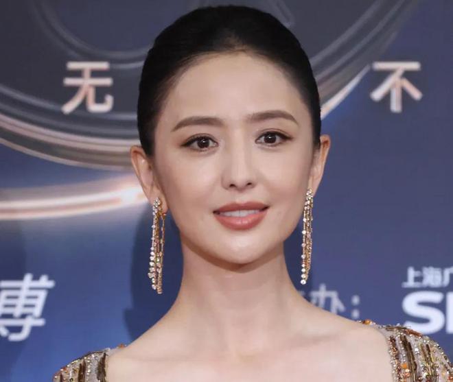 电影之夜红毯生图来了！章子怡一脸富态，钟楚曦太瘦，金晨又变样